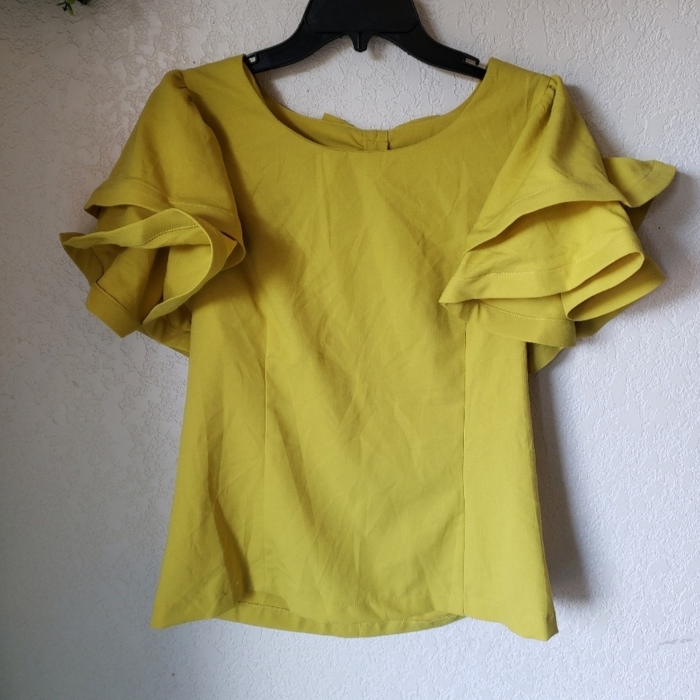 Milk & Honey Chic Ruffle Sleeve Blouse Size Medium✨️NEW
